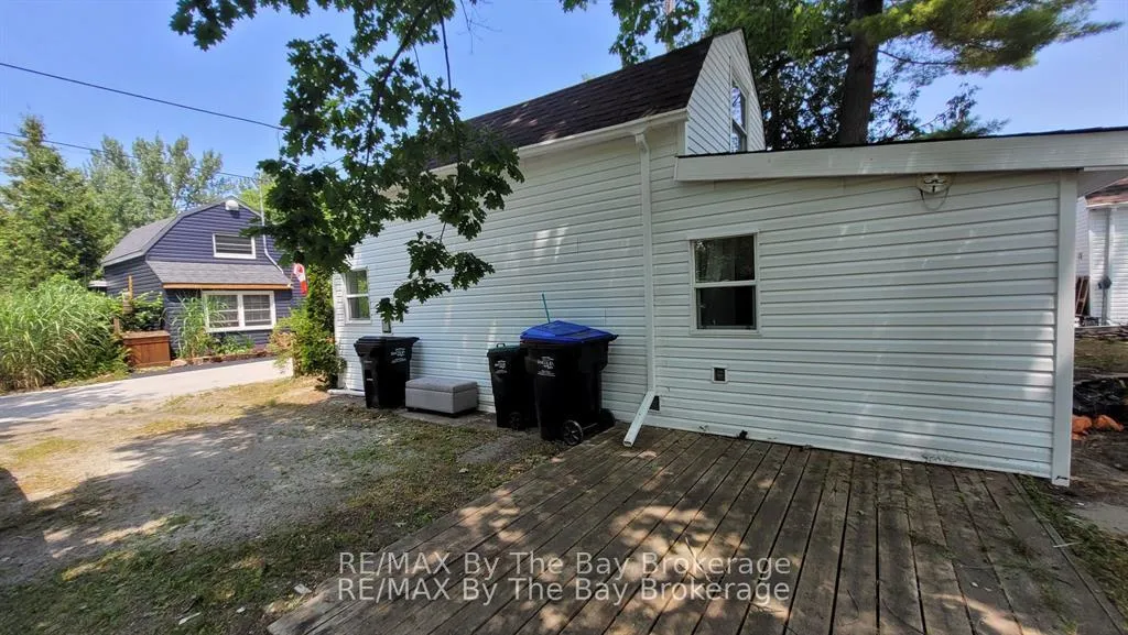 Photo 2 of 23 Glen Street, Wasaga Beach — HOMEH