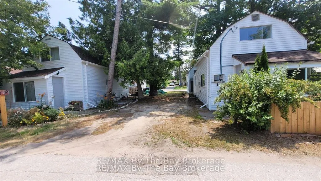 Photo 3 of 23 Glen Street, Wasaga Beach — HOMEH