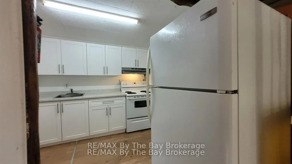 Photo 6 of 23 Glen Street, Wasaga Beach — HOMEH