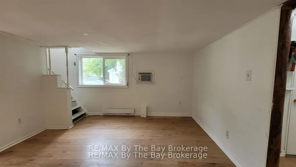 Photo 7 of 23 Glen Street, Wasaga Beach — HOMEH