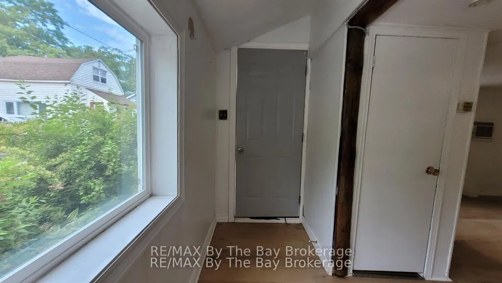 Photo 10 of 23 Glen Street, Wasaga Beach — HOMEH