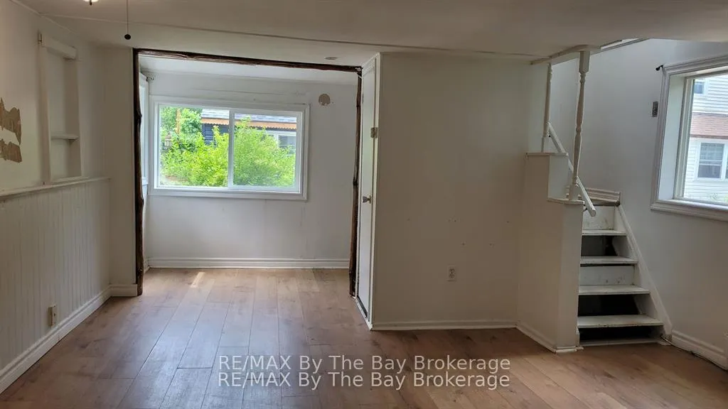 Photo 12 of 23 Glen Street, Wasaga Beach — HOMEH