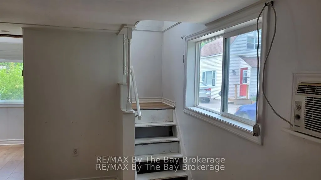 Photo 17 of 23 Glen Street, Wasaga Beach — HOMEH