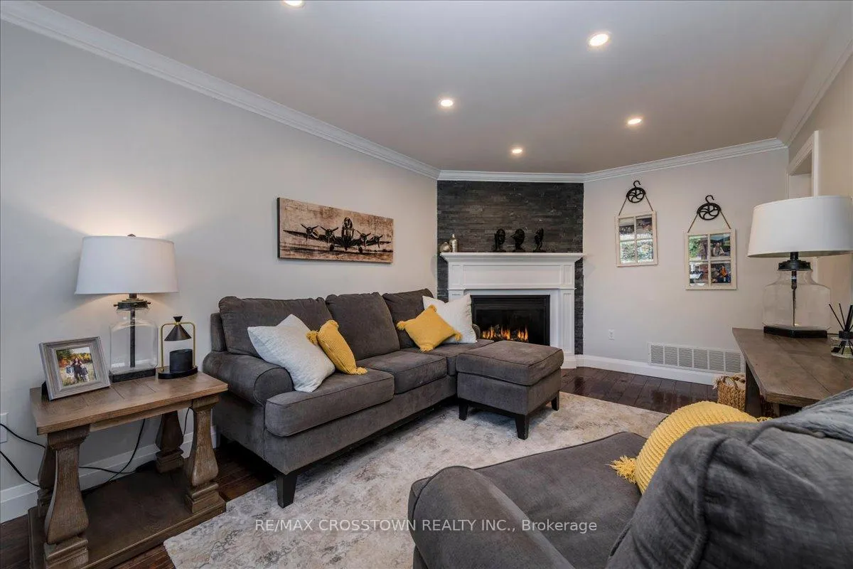 Photo 5 of 92 Golden Meadow Road, Barrie, Bayshore — HOMEH
