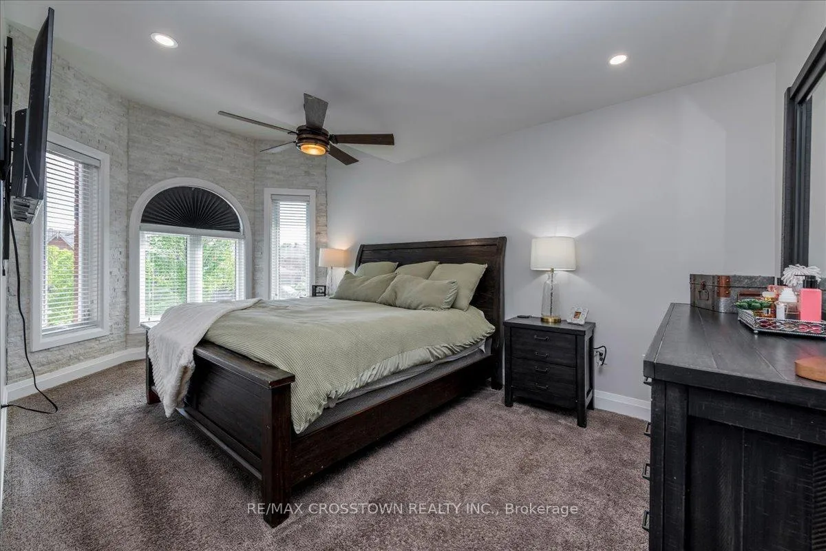 Photo 18 of 92 Golden Meadow Road, Barrie, Bayshore — HOMEH