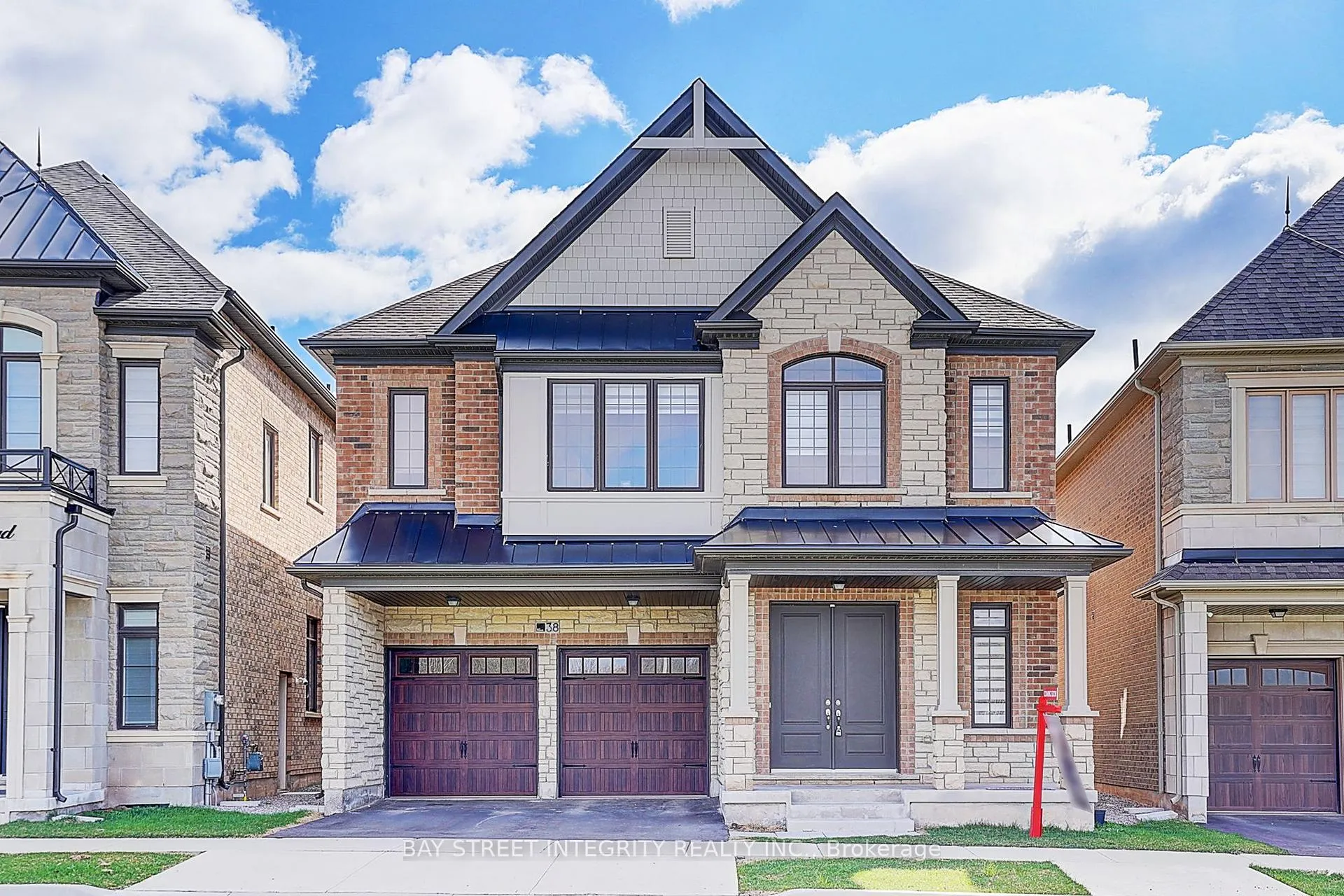 Front of 38 Settlers Road E