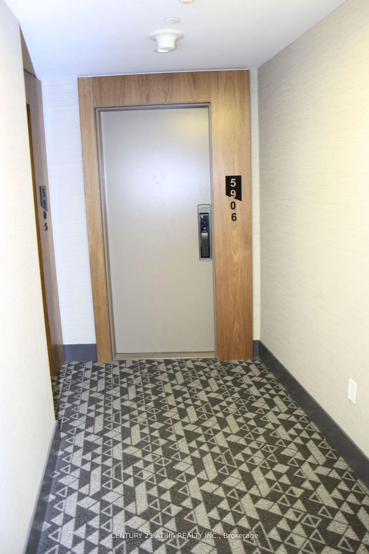 Photo 2 of Unit 5906, 10 York Street, Toronto, Waterfront Communities — HOMEH