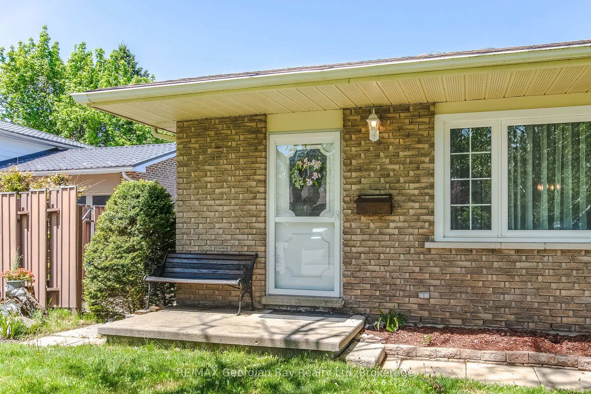 Photo 4 of 1010 Glen Eagles Crescent, Midland — HOMEH