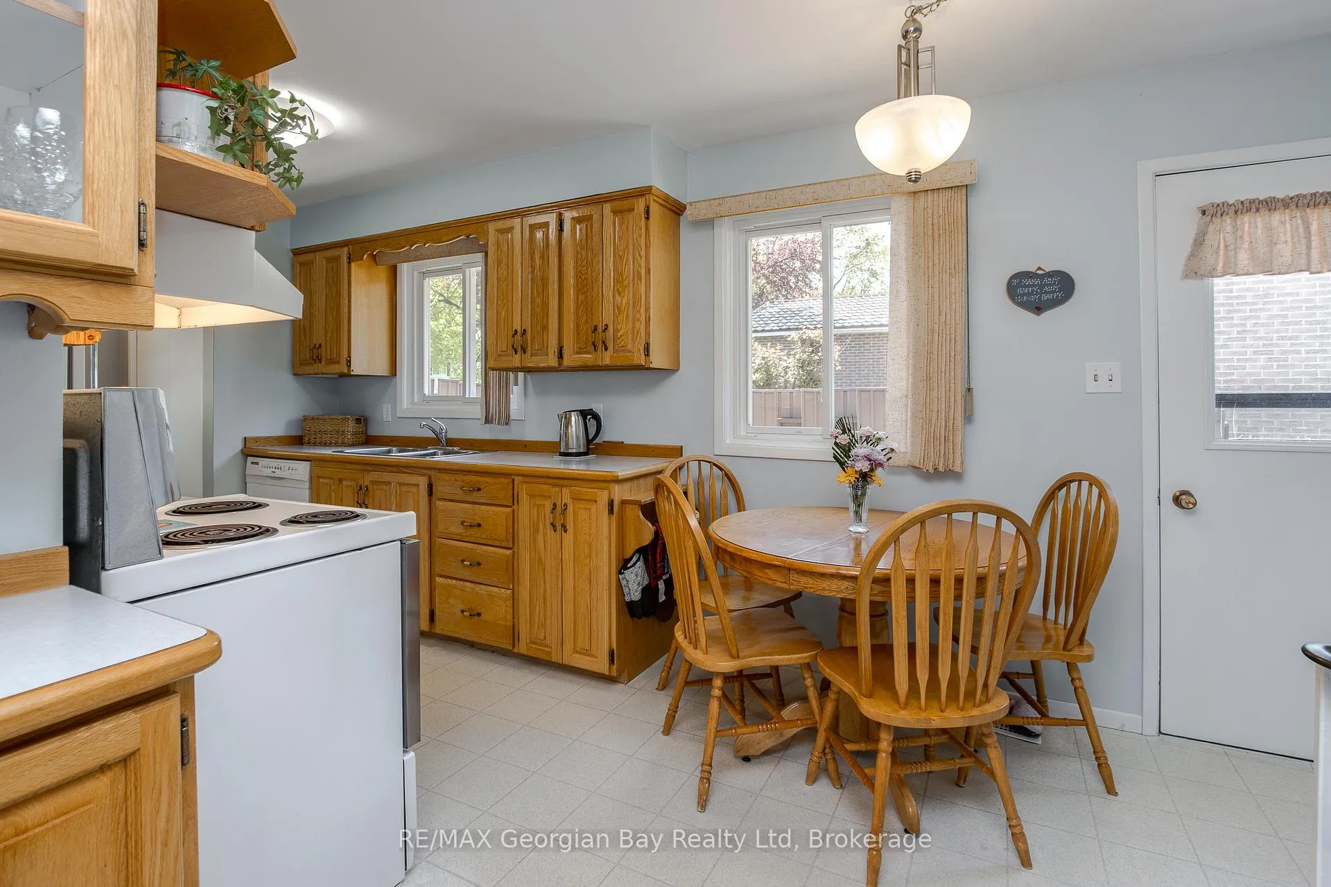 Photo 5 of 1010 Glen Eagles Crescent, Midland — HOMEH