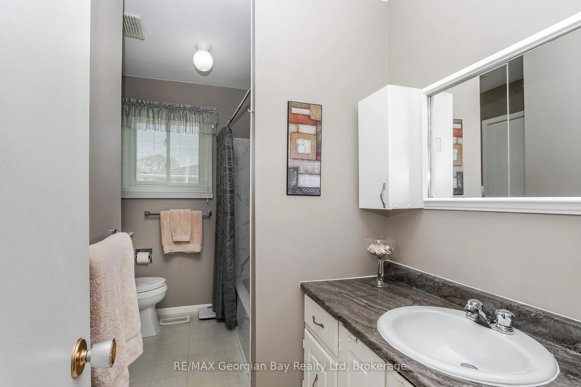 Photo 11 of 1010 Glen Eagles Crescent, Midland — HOMEH