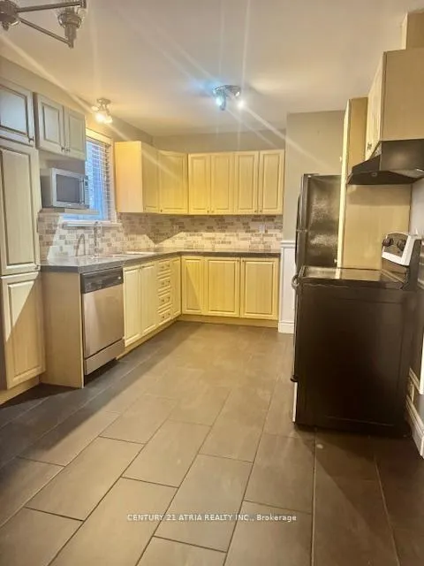 Photo 4 of 695 Annland Street, Pickering, Bay Ridges — HOMEH