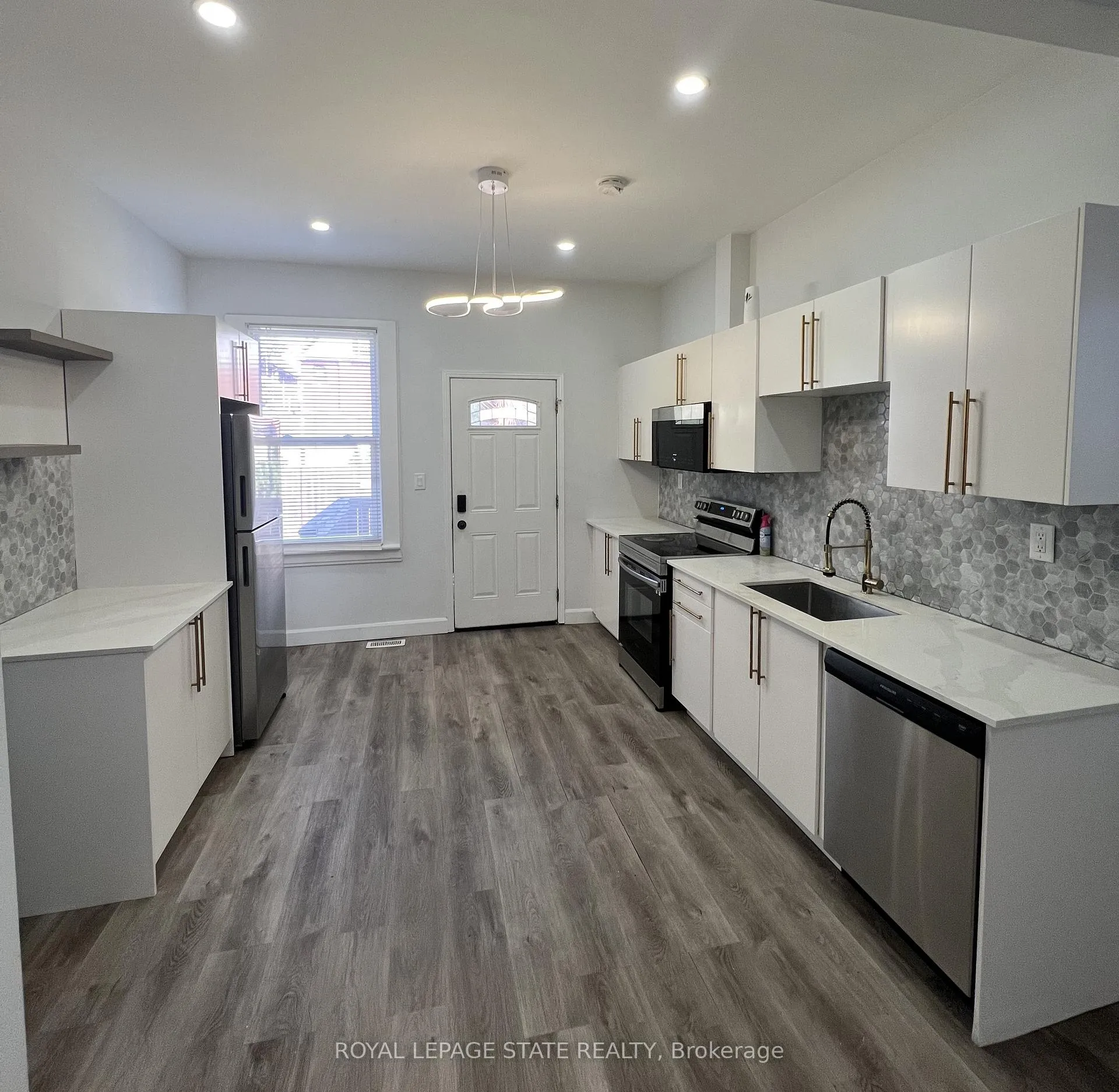 Photo 7 of 44 Madison Avenue, Hamilton, Gibson — HOMEH