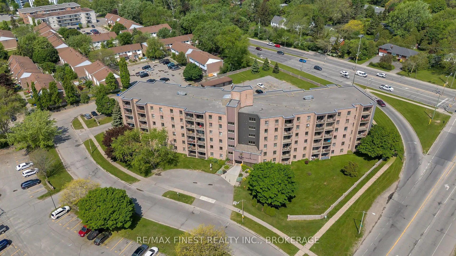 Photo 2 of Unit 301, 17 Eldon Hall Place, Kingston, Central City West — HOMEH