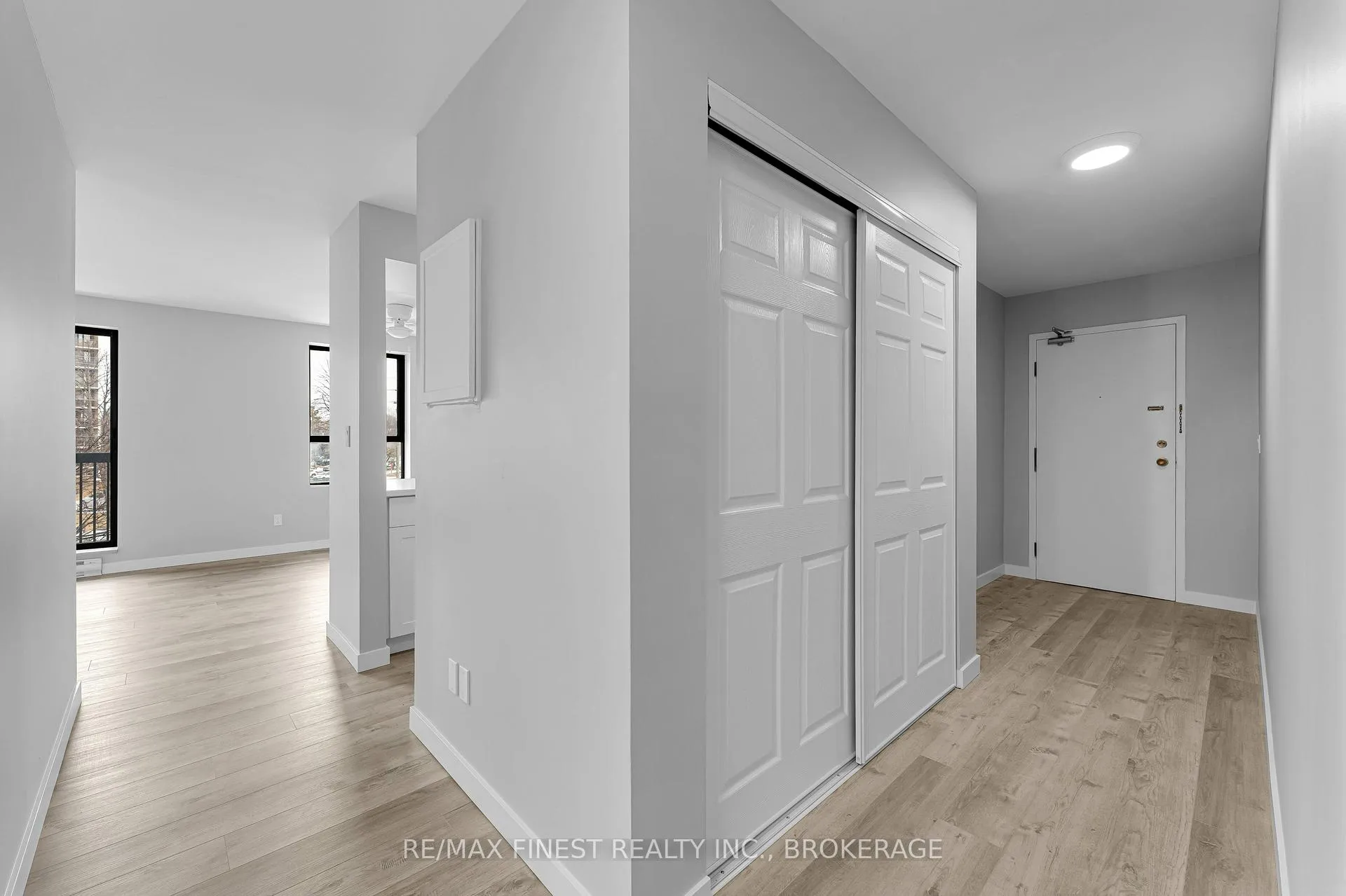 Photo 5 of Unit 301, 17 Eldon Hall Place, Kingston, Central City West — HOMEH
