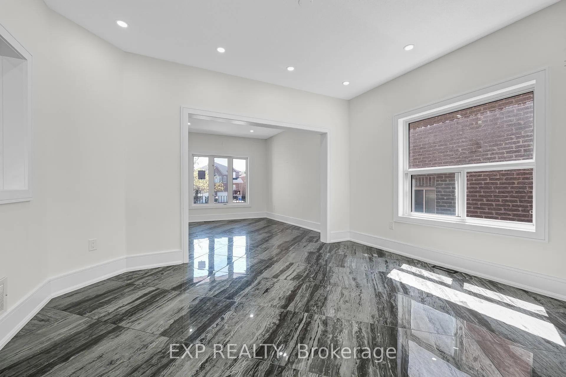 Photo 9 of 24 Jessica Drive, Barrie, Painswick South — HOMEH
