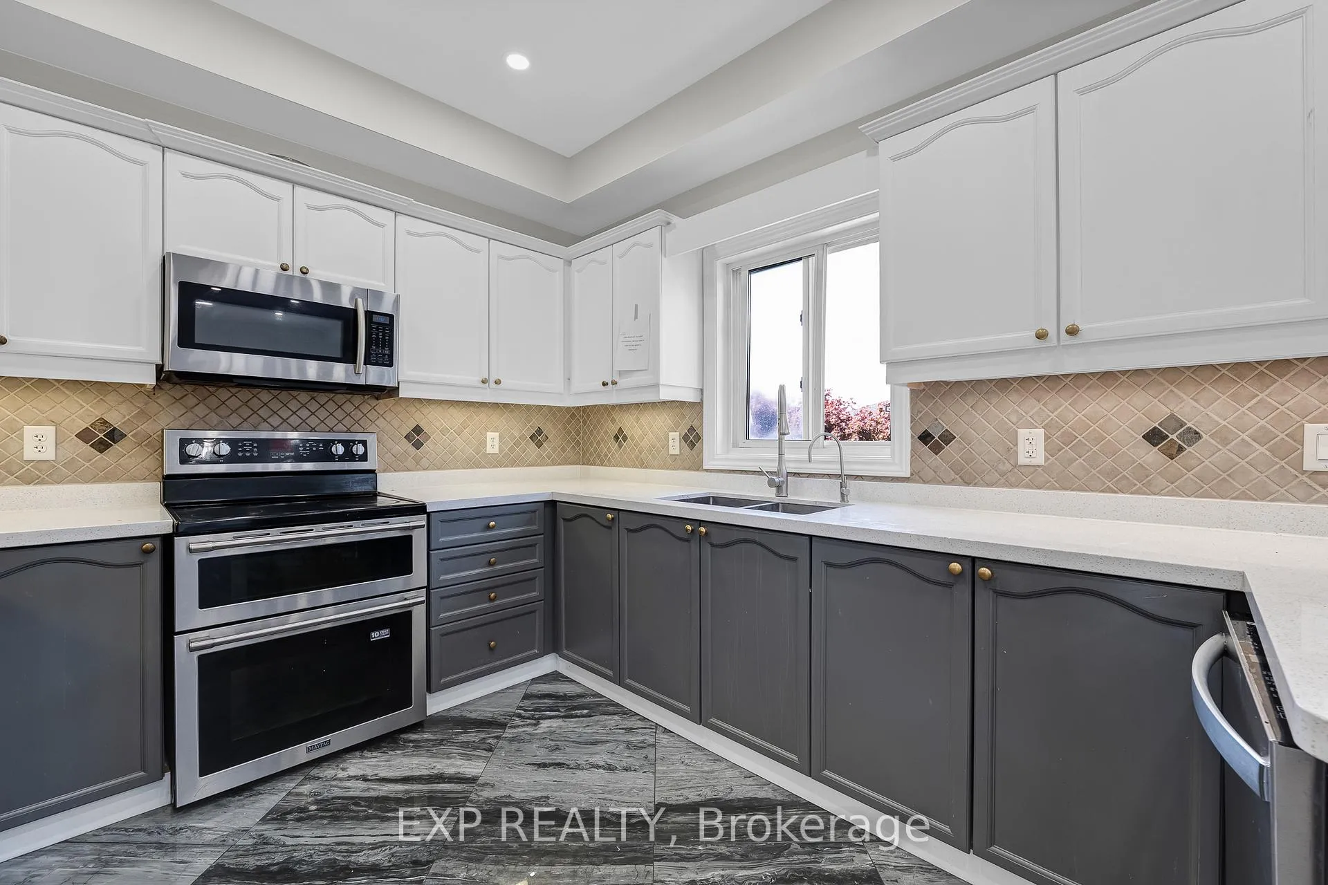 Photo 11 of 24 Jessica Drive, Barrie, Painswick South — HOMEH