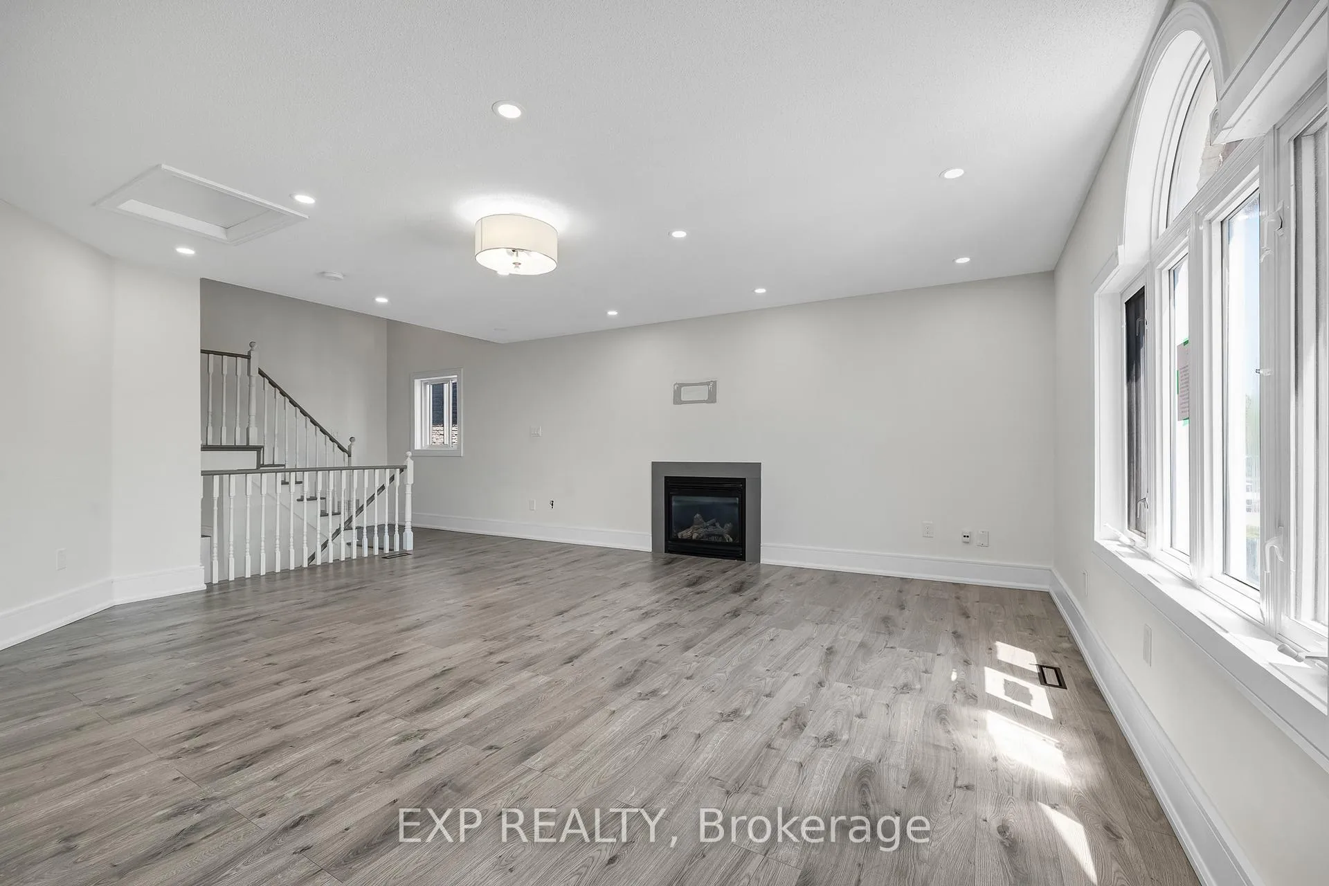 Photo 20 of 24 Jessica Drive, Barrie, Painswick South — HOMEH