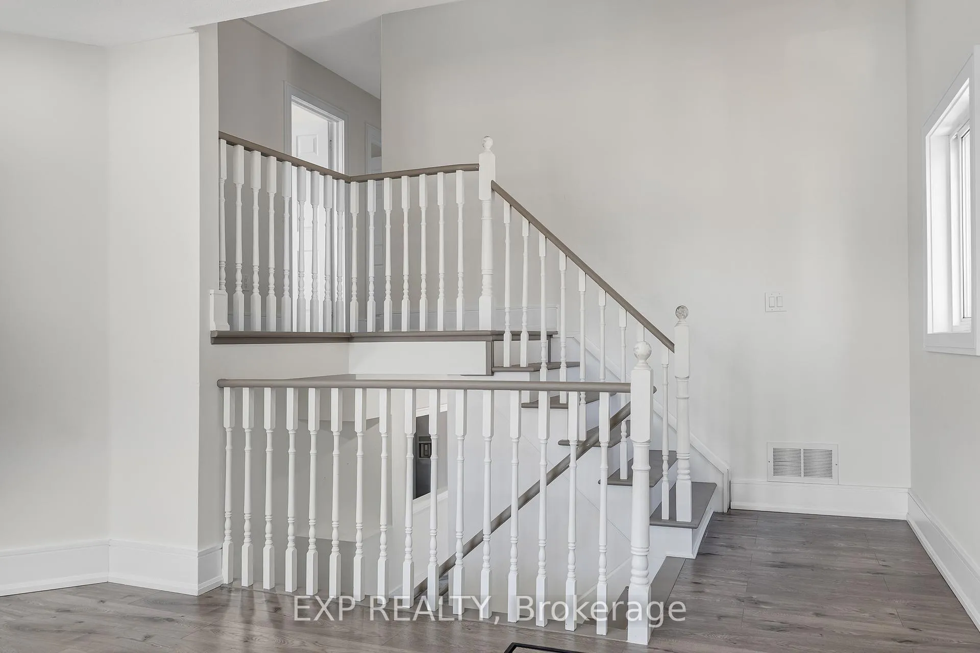 Photo 22 of 24 Jessica Drive, Barrie, Painswick South — HOMEH