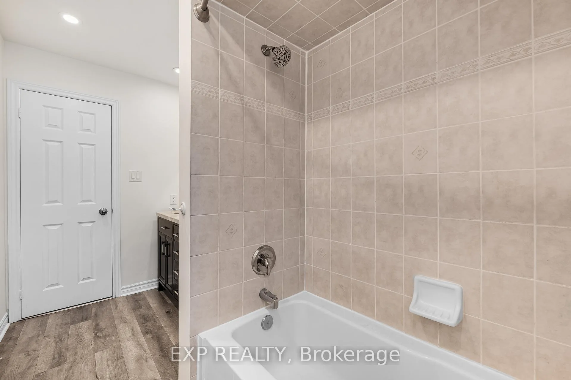 Photo 32 of 24 Jessica Drive, Barrie, Painswick South — HOMEH