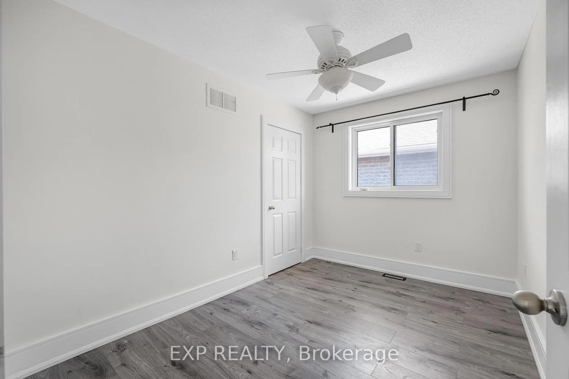 Photo 35 of 24 Jessica Drive, Barrie, Painswick South — HOMEH