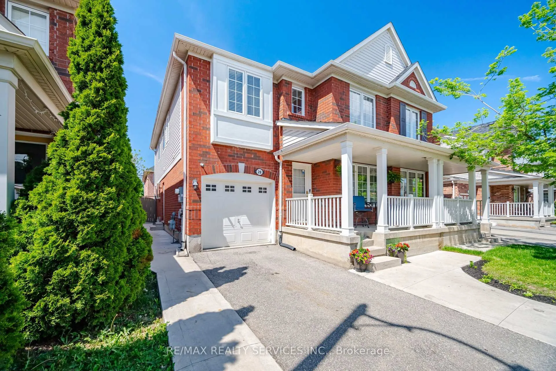 Photo 2 of 28 Ponymeadow Way, Brampton, Credit Valley — HOMEH