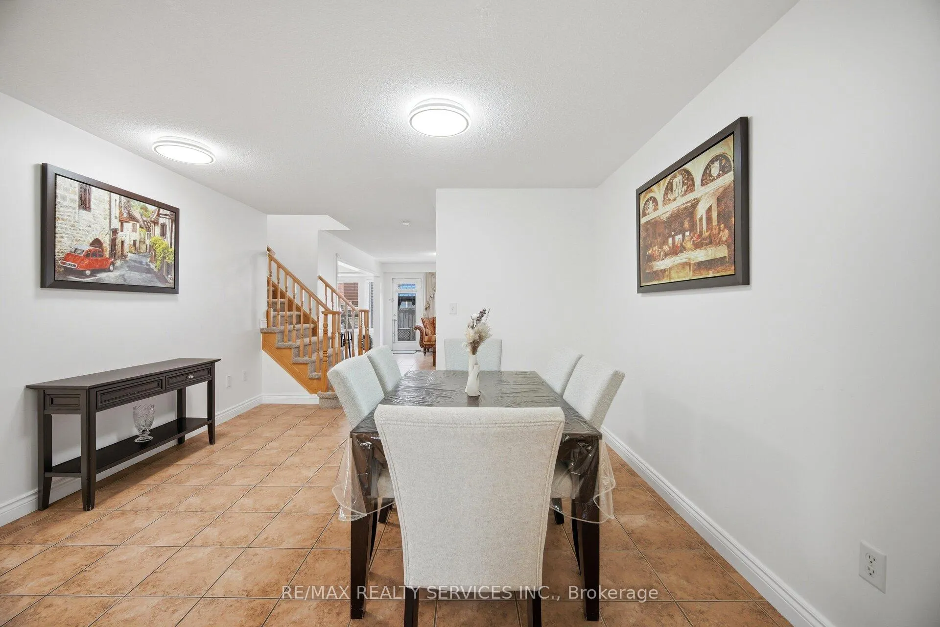 Photo 6 of 28 Ponymeadow Way, Brampton, Credit Valley — HOMEH