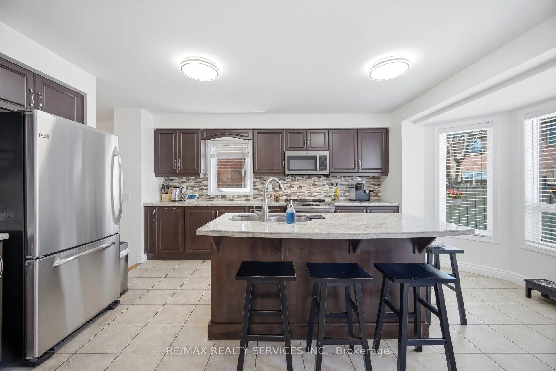 Photo 9 of 28 Ponymeadow Way, Brampton, Credit Valley — HOMEH