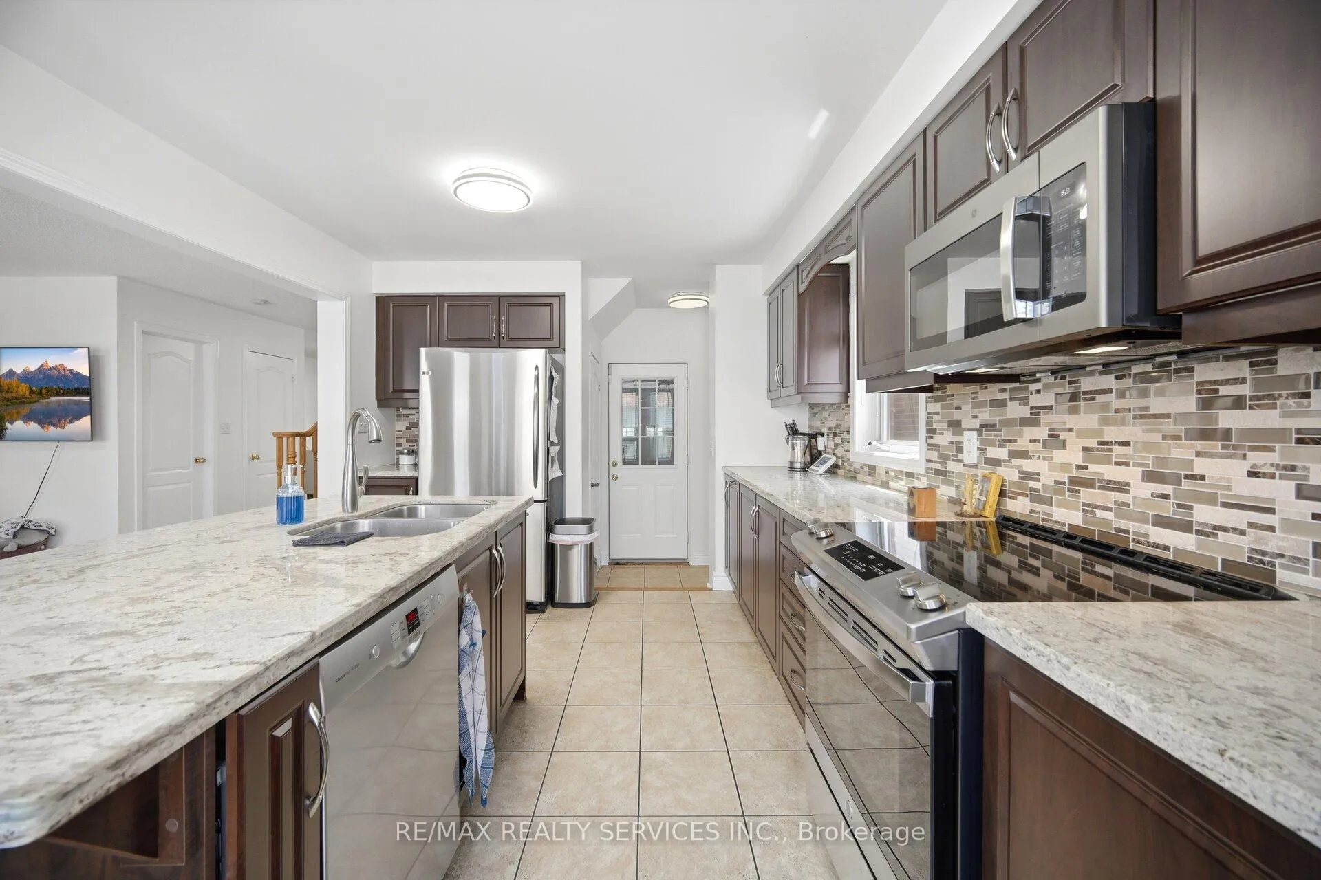 Photo 11 of 28 Ponymeadow Way, Brampton, Credit Valley — HOMEH