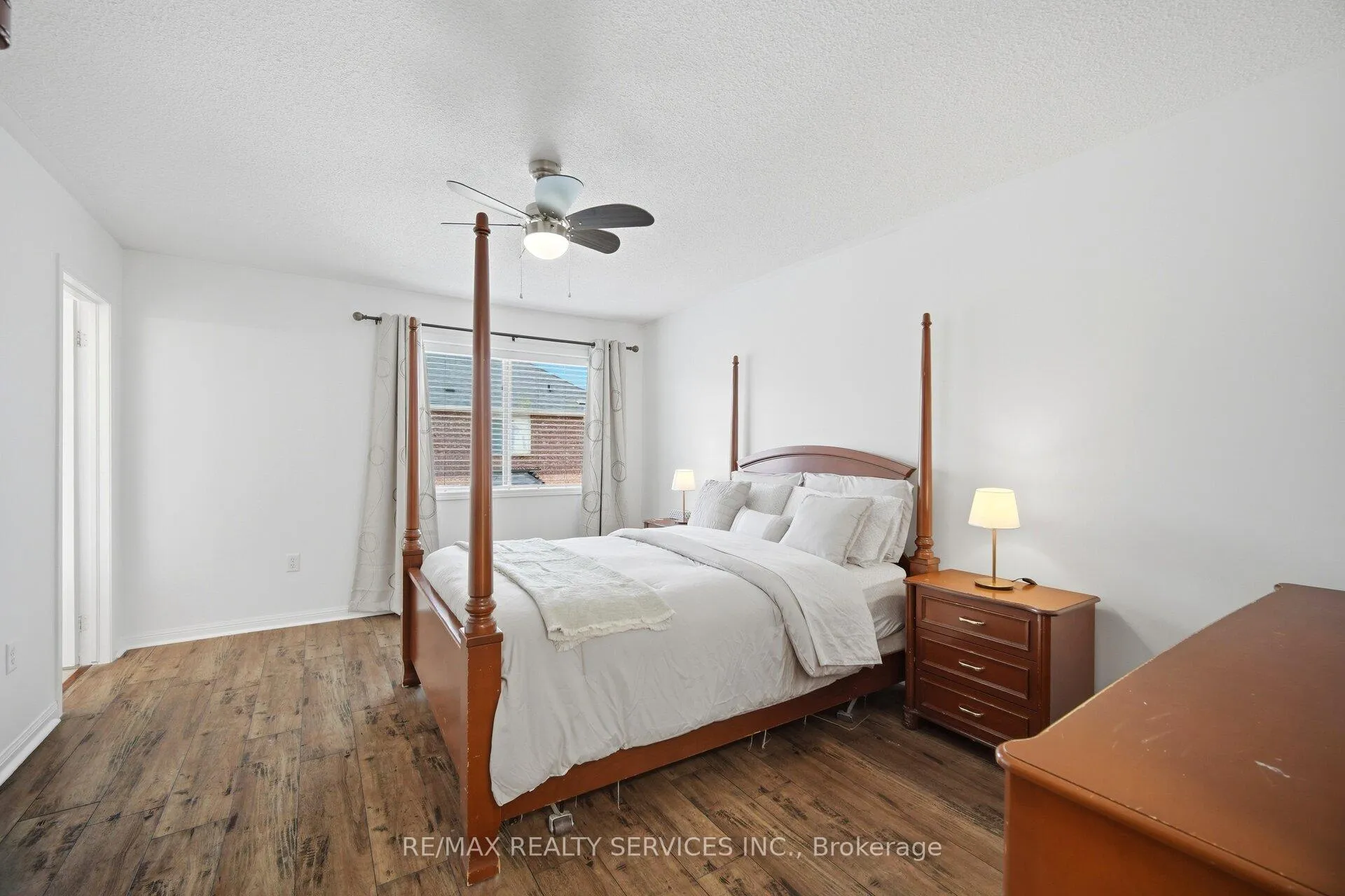 Photo 14 of 28 Ponymeadow Way, Brampton, Credit Valley — HOMEH
