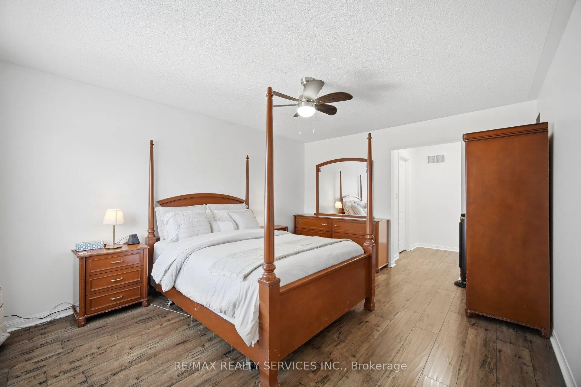 Photo 15 of 28 Ponymeadow Way, Brampton, Credit Valley — HOMEH