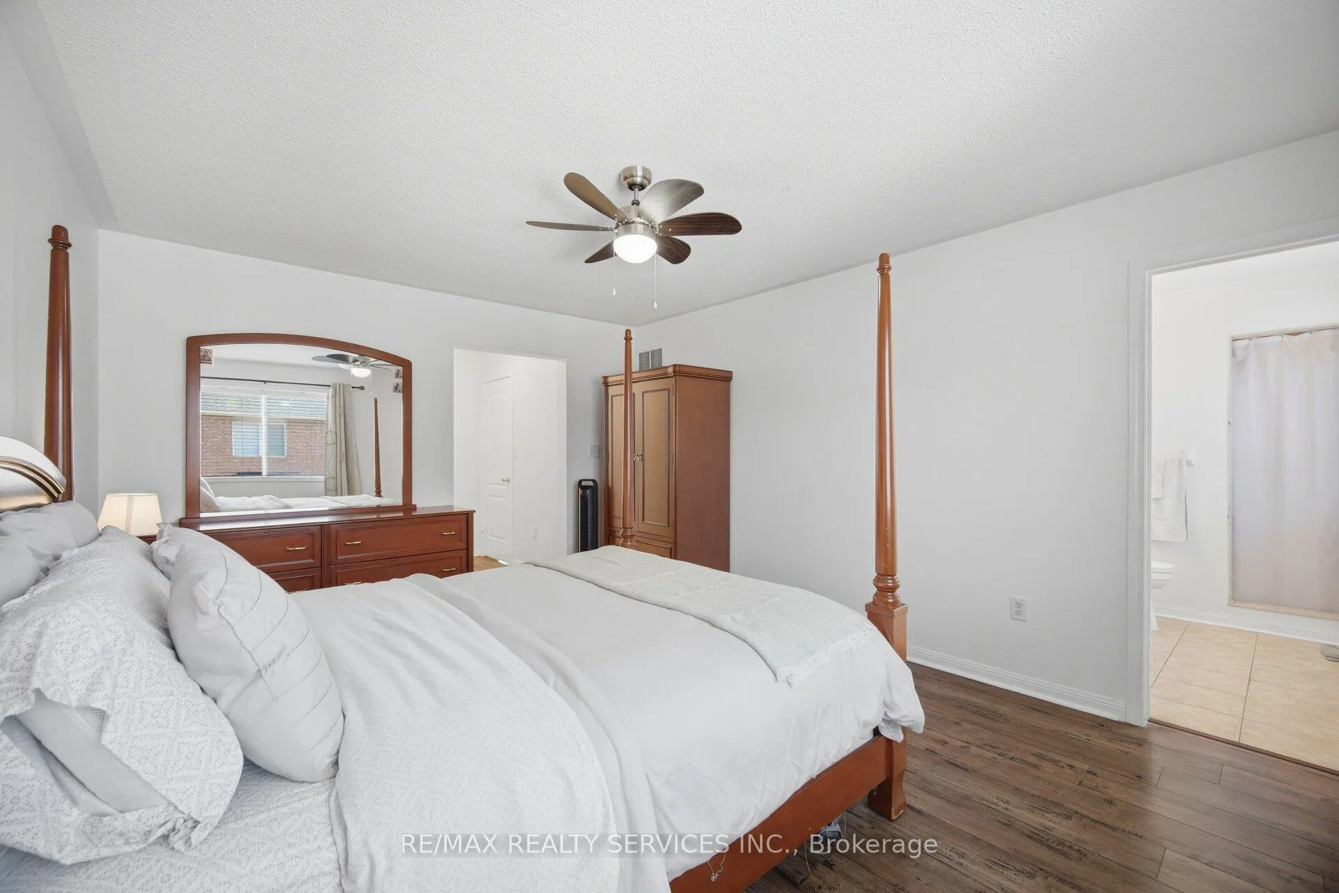 Photo 16 of 28 Ponymeadow Way, Brampton, Credit Valley — HOMEH