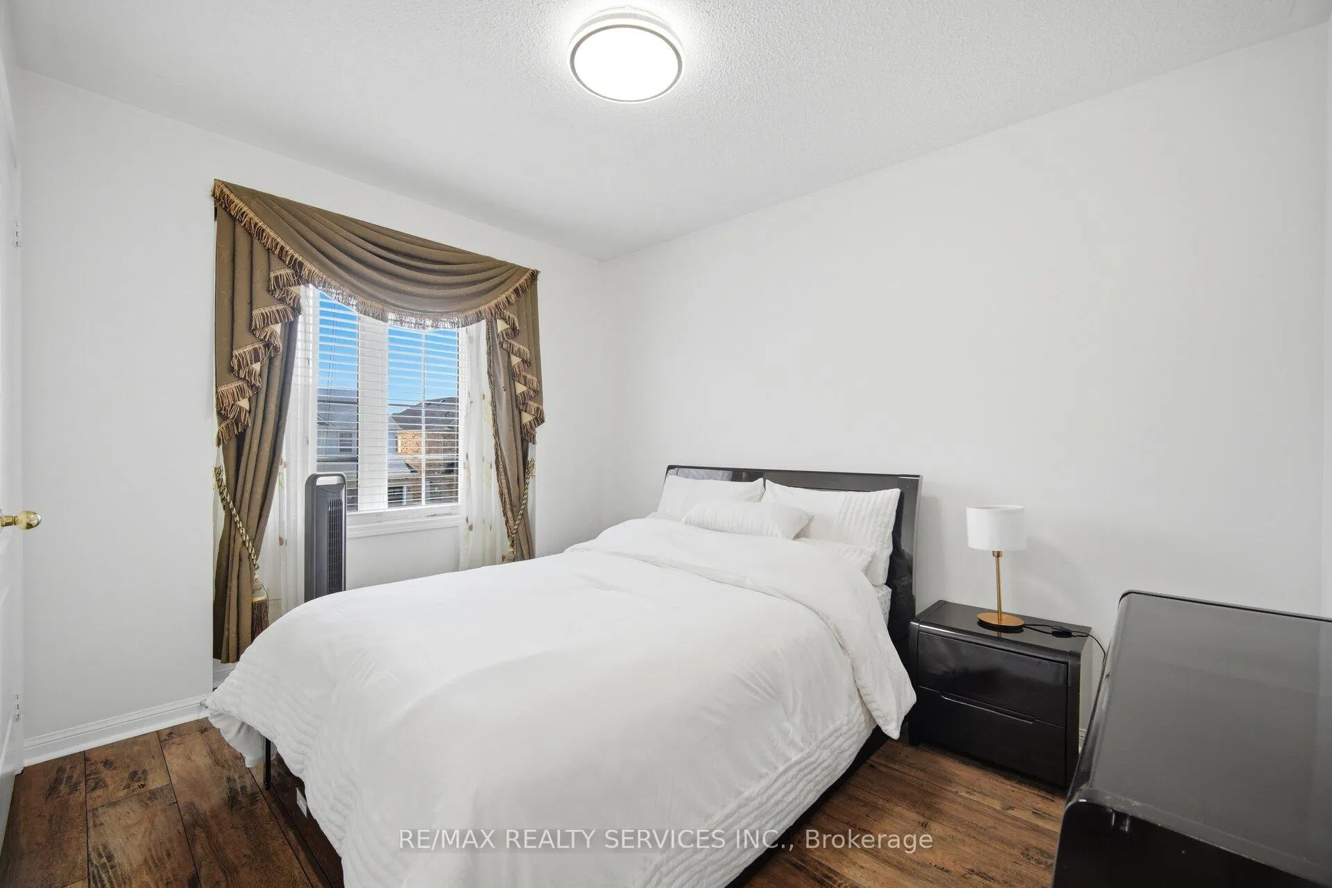 Photo 18 of 28 Ponymeadow Way, Brampton, Credit Valley — HOMEH