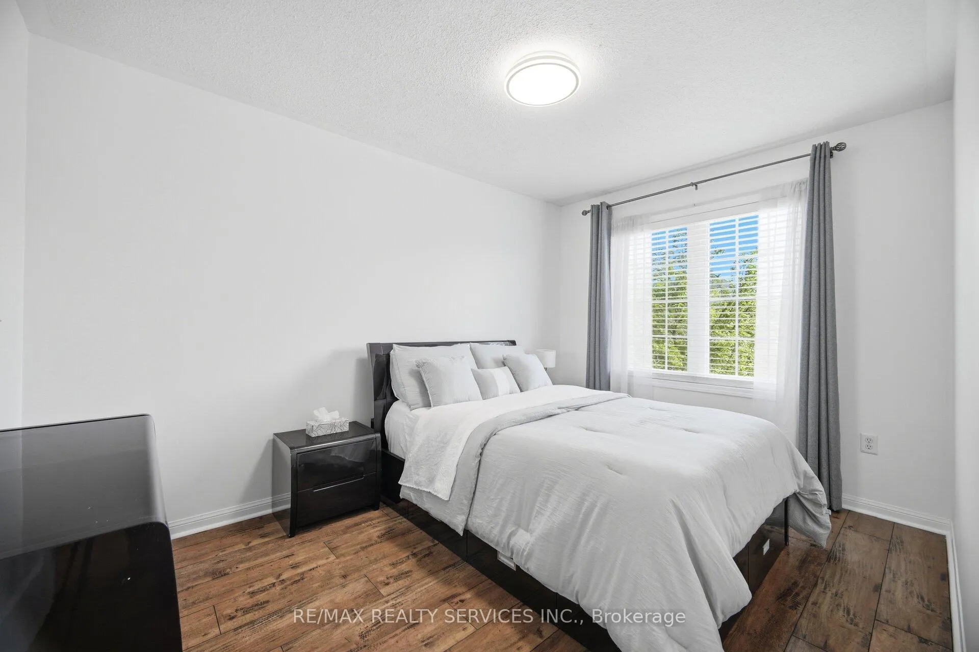 Photo 20 of 28 Ponymeadow Way, Brampton, Credit Valley — HOMEH