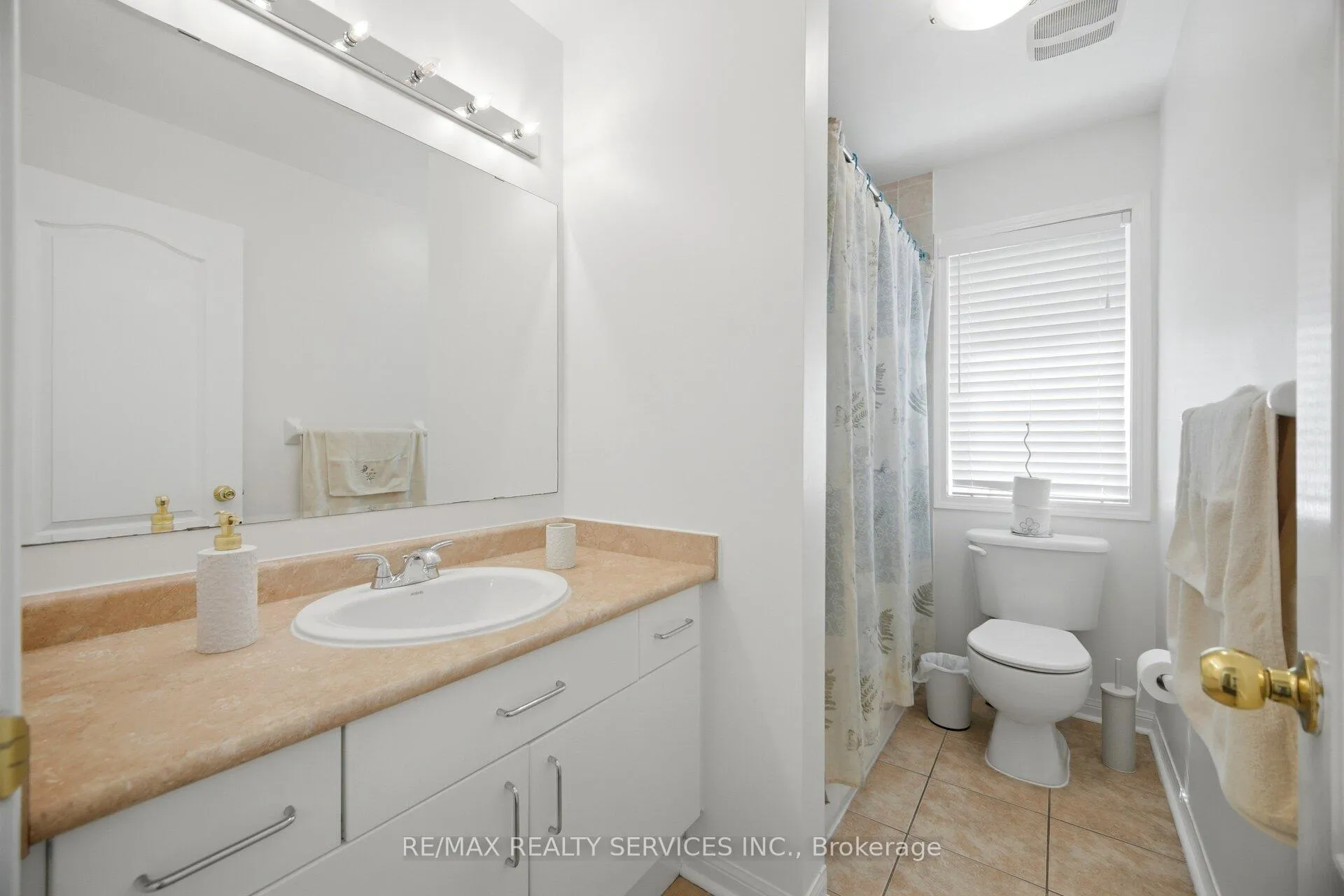 Photo 23 of 28 Ponymeadow Way, Brampton, Credit Valley — HOMEH