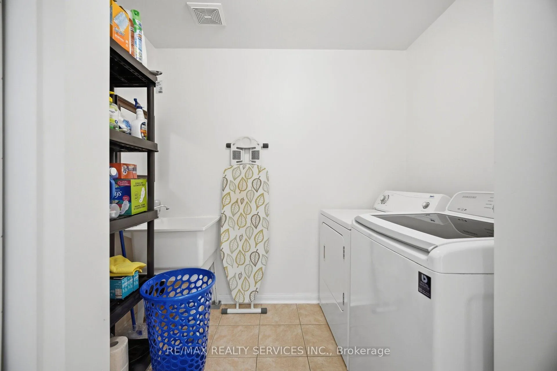 Photo 24 of 28 Ponymeadow Way, Brampton, Credit Valley — HOMEH