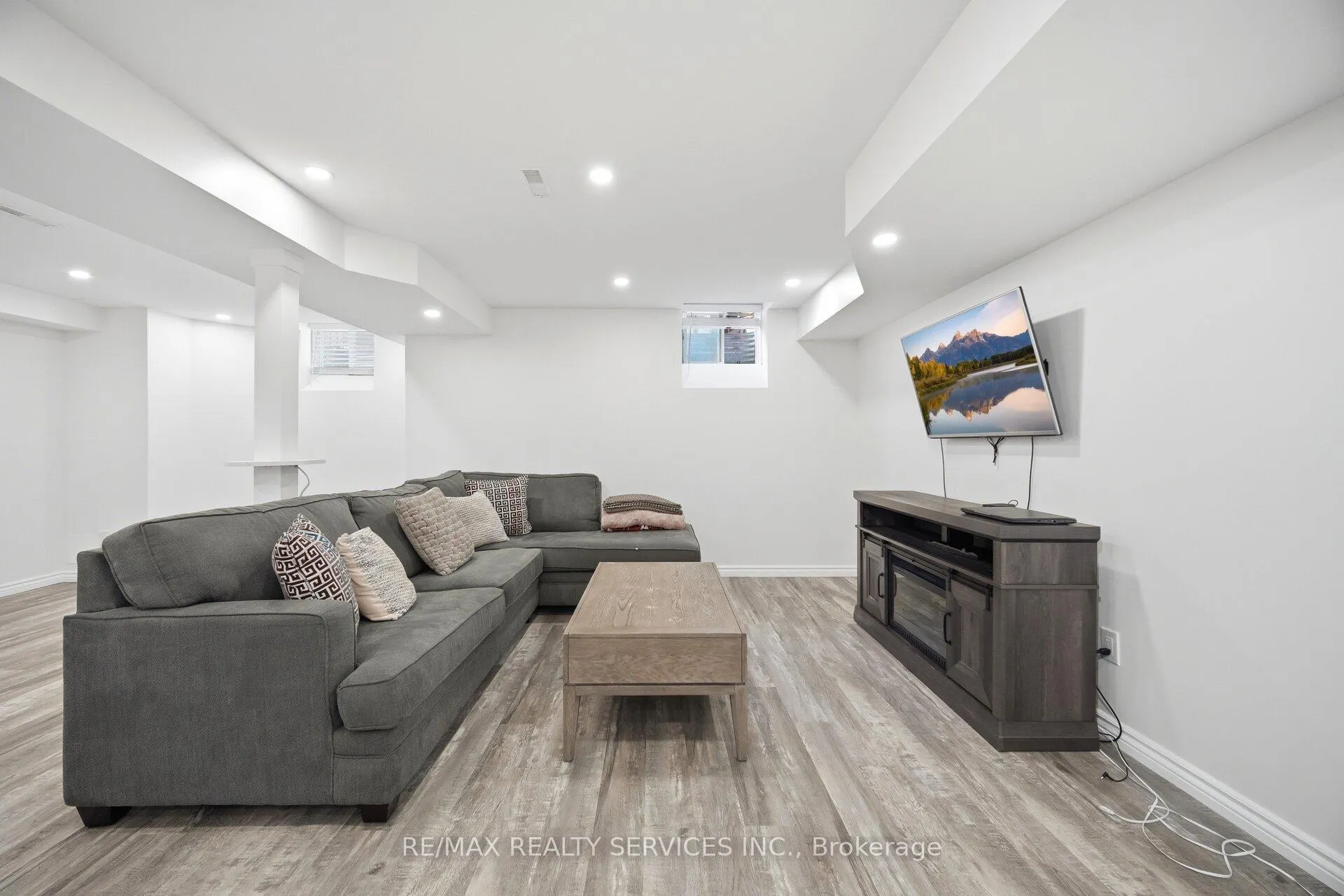 Photo 26 of 28 Ponymeadow Way, Brampton, Credit Valley — HOMEH