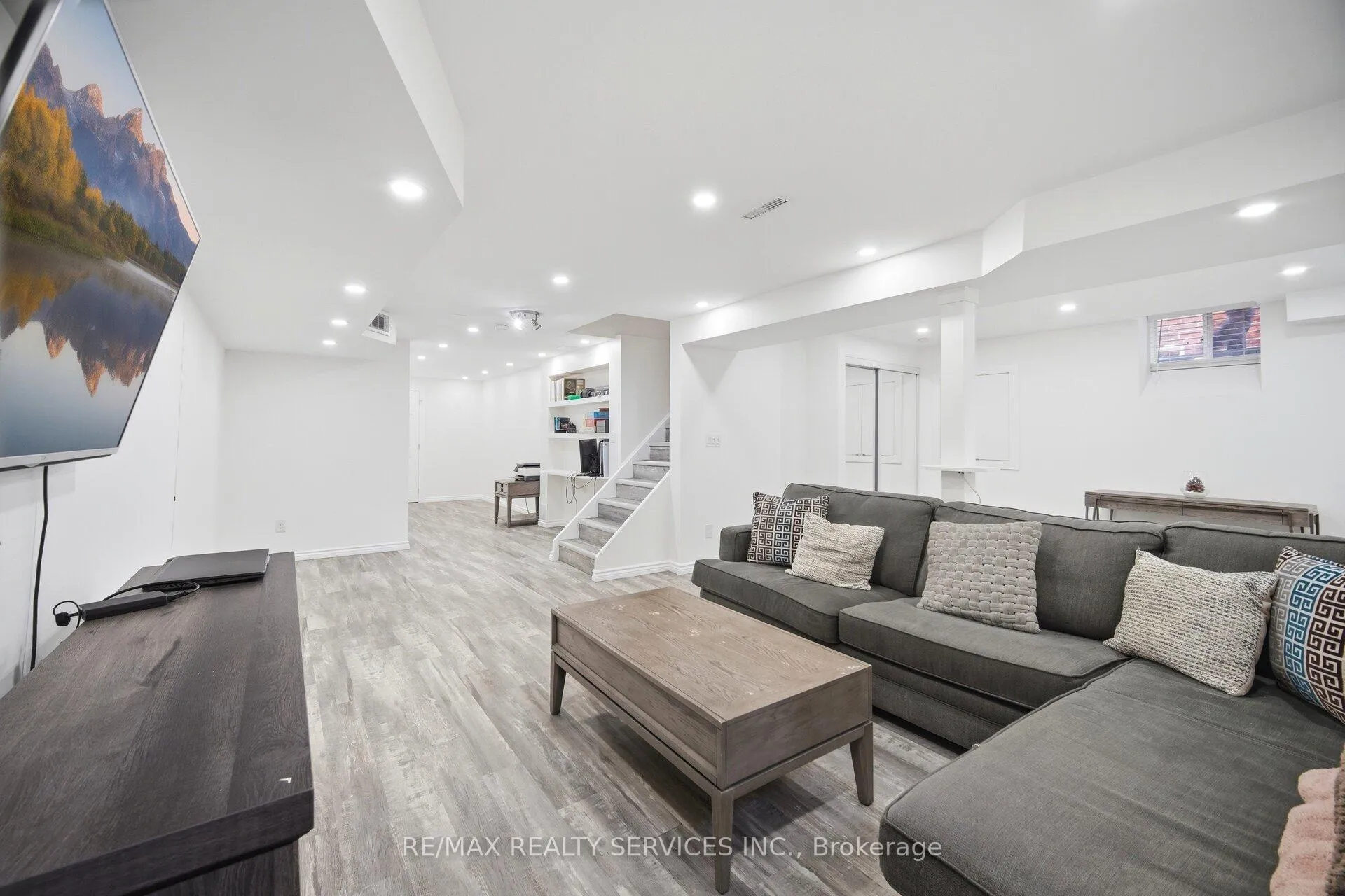 Photo 27 of 28 Ponymeadow Way, Brampton, Credit Valley — HOMEH