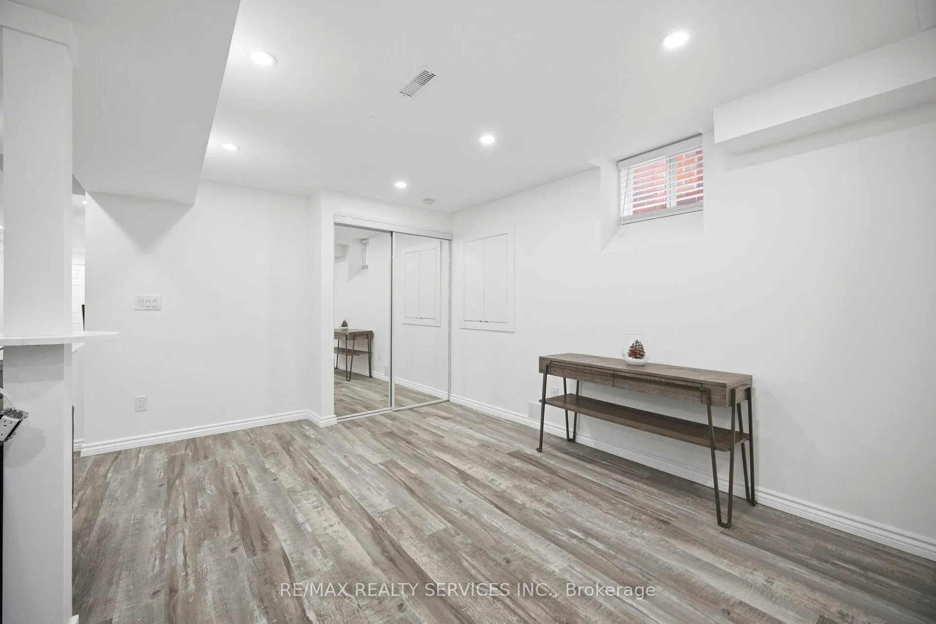 Photo 30 of 28 Ponymeadow Way, Brampton, Credit Valley — HOMEH