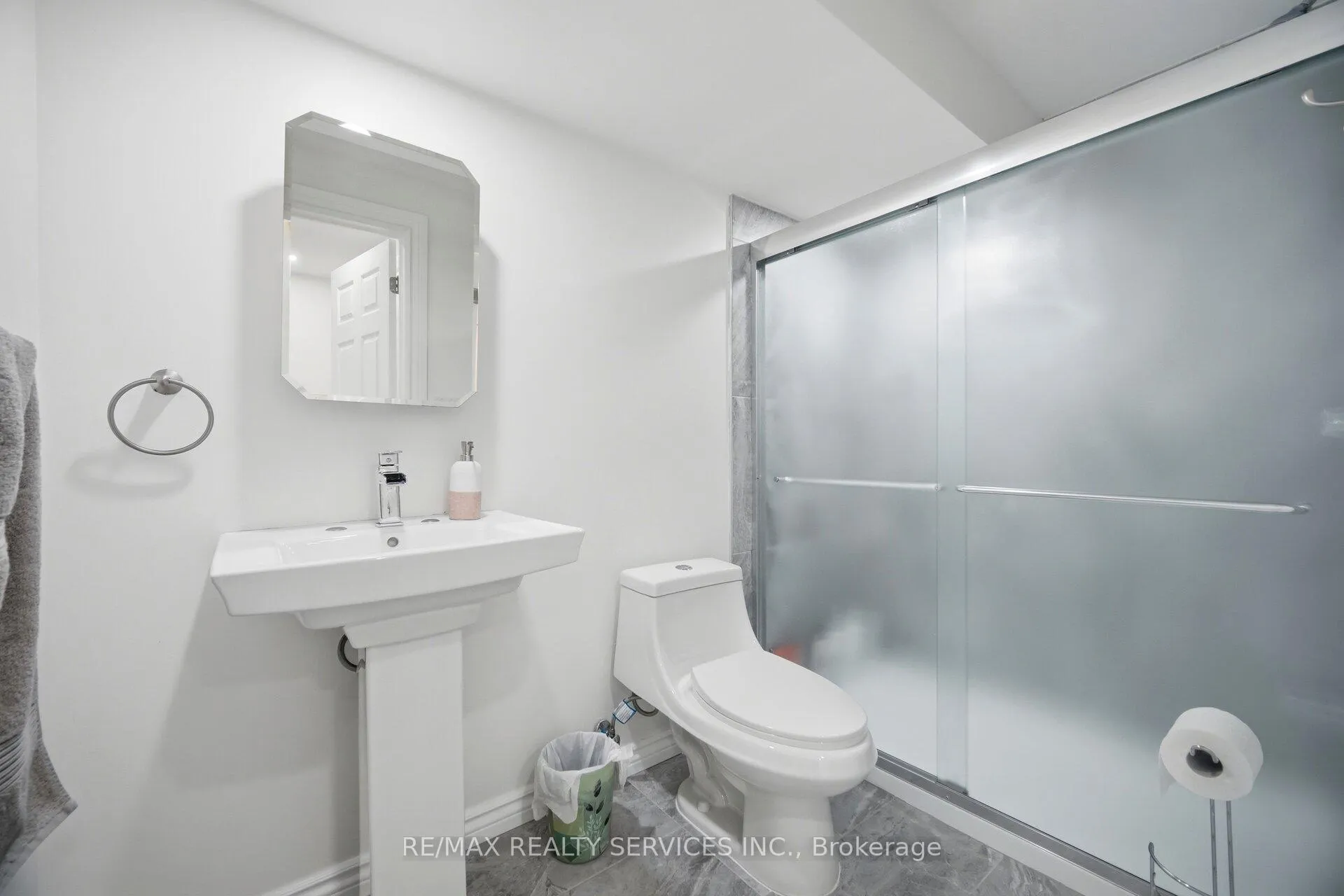 Photo 32 of 28 Ponymeadow Way, Brampton, Credit Valley — HOMEH