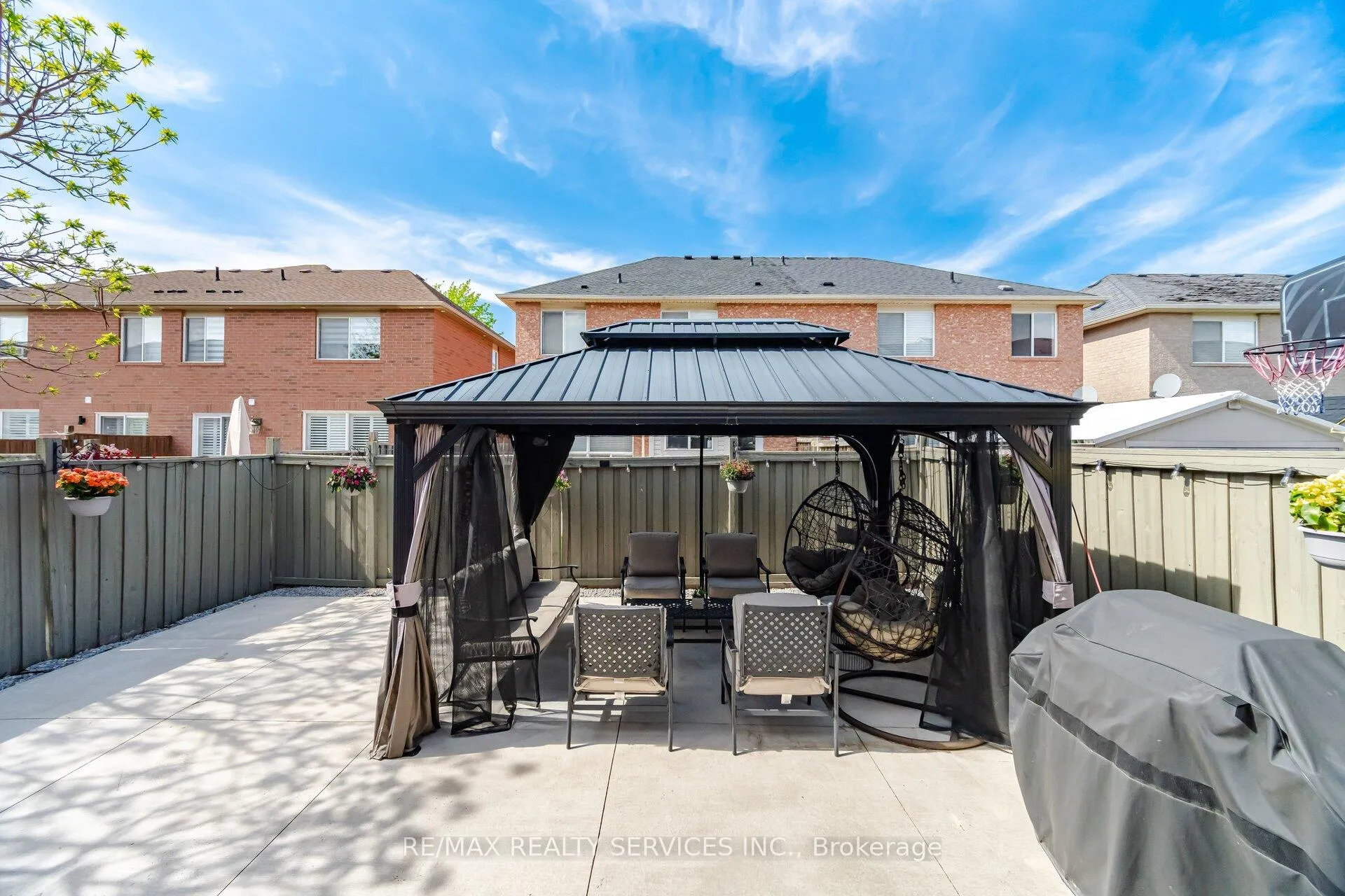 Photo 33 of 28 Ponymeadow Way, Brampton, Credit Valley — HOMEH