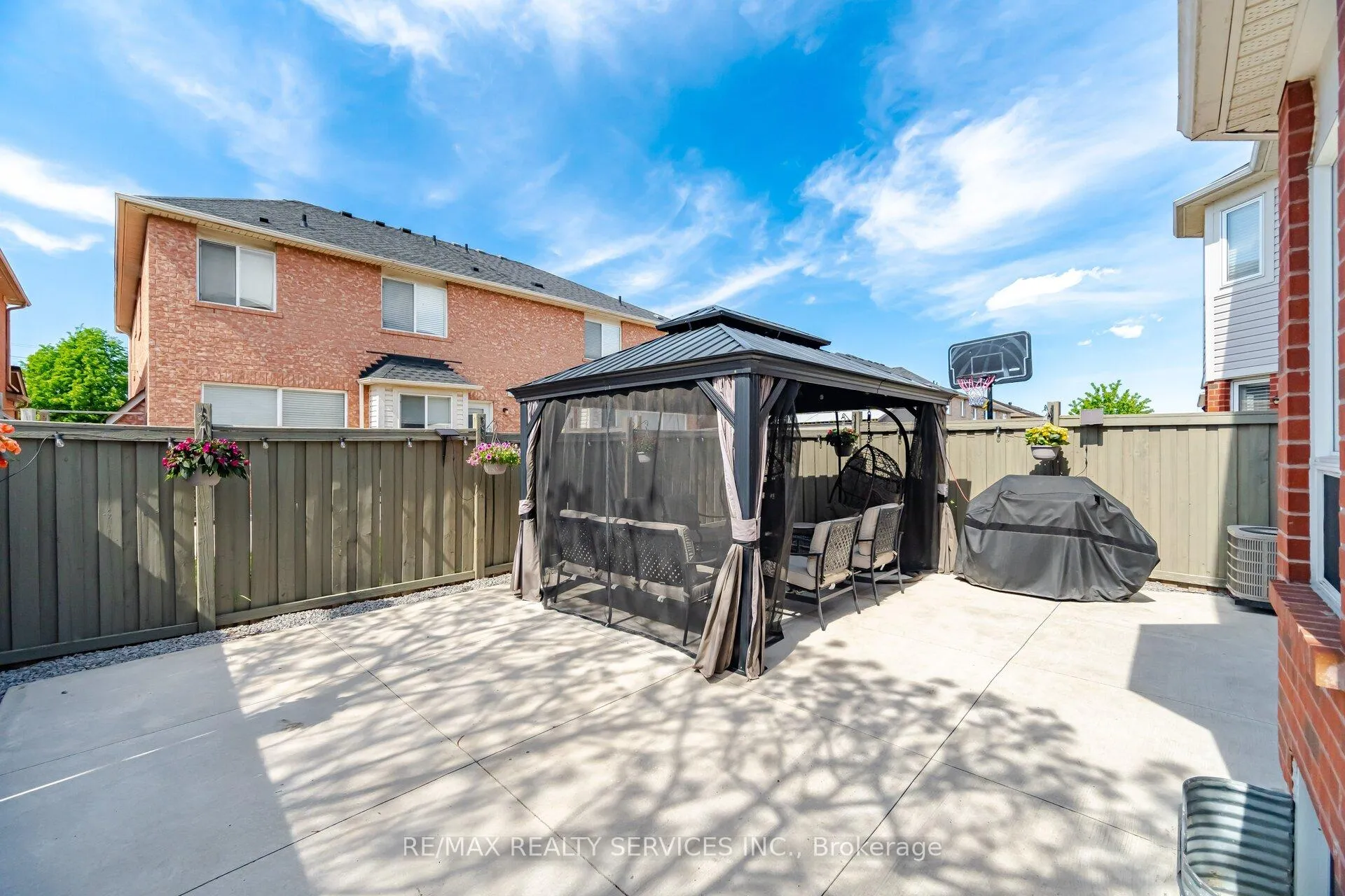 Photo 34 of 28 Ponymeadow Way, Brampton, Credit Valley — HOMEH