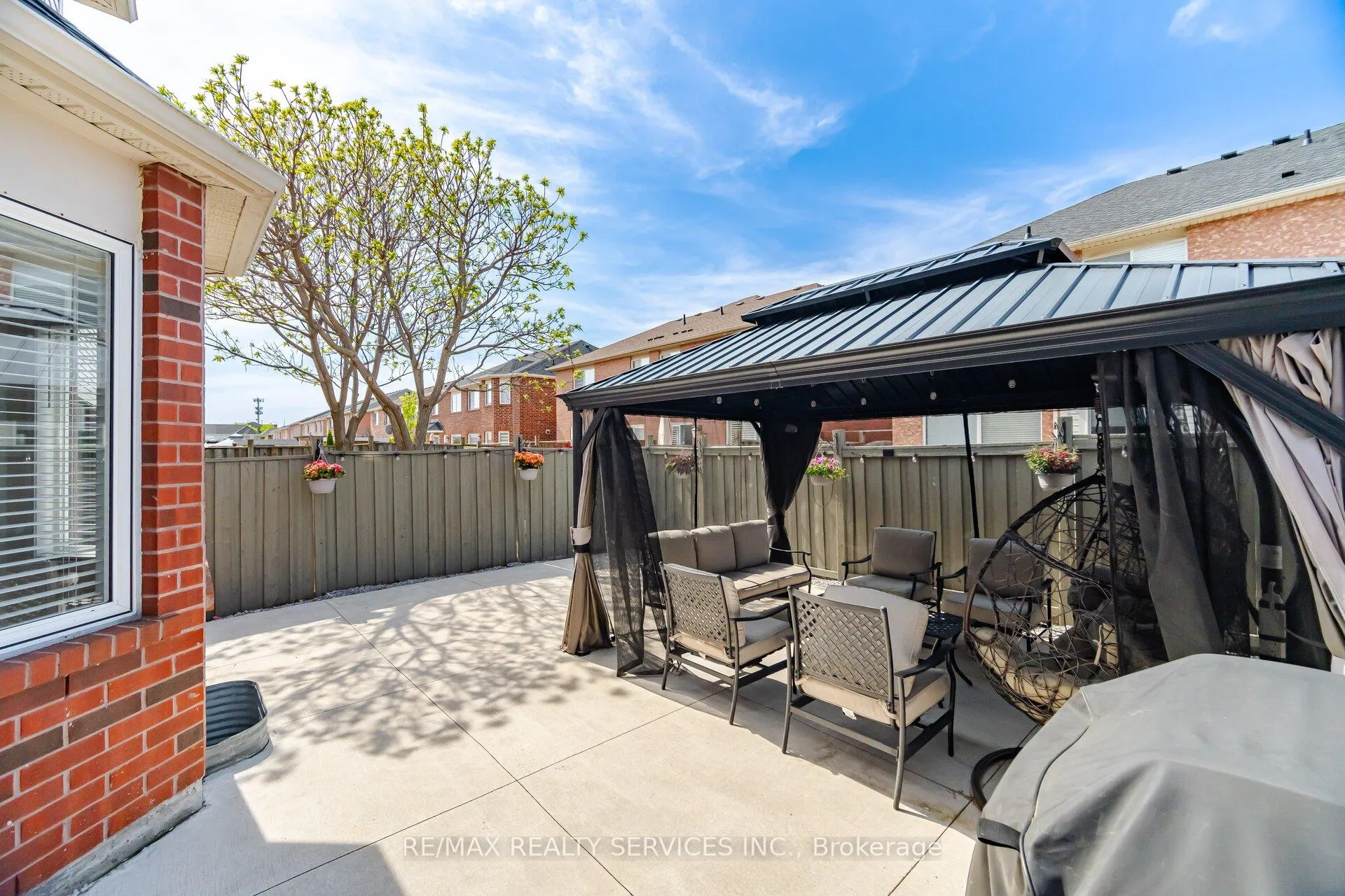 Photo 35 of 28 Ponymeadow Way, Brampton, Credit Valley — HOMEH