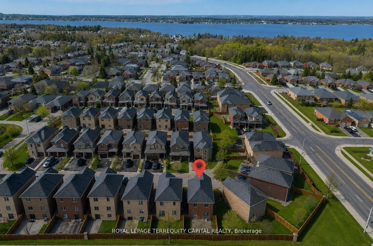 Photo 3 of 11 Bedford Estates Crescent, Barrie, Bayshore — HOMEH