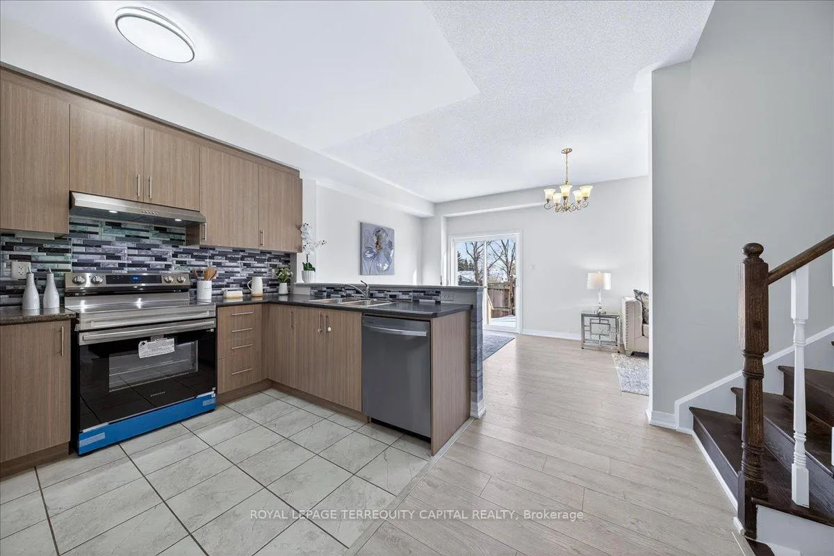 Photo 12 of 11 Bedford Estates Crescent, Barrie, Bayshore — HOMEH