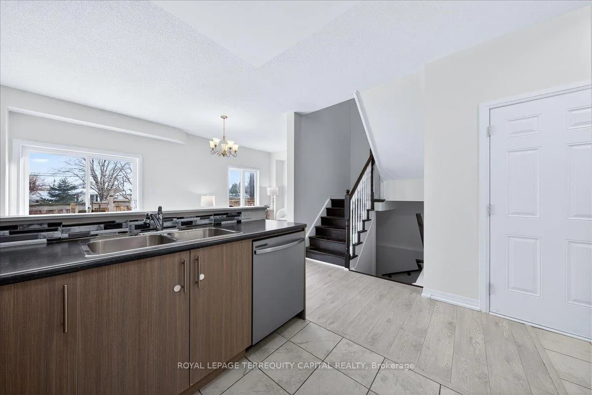 Photo 15 of 11 Bedford Estates Crescent, Barrie, Bayshore — HOMEH