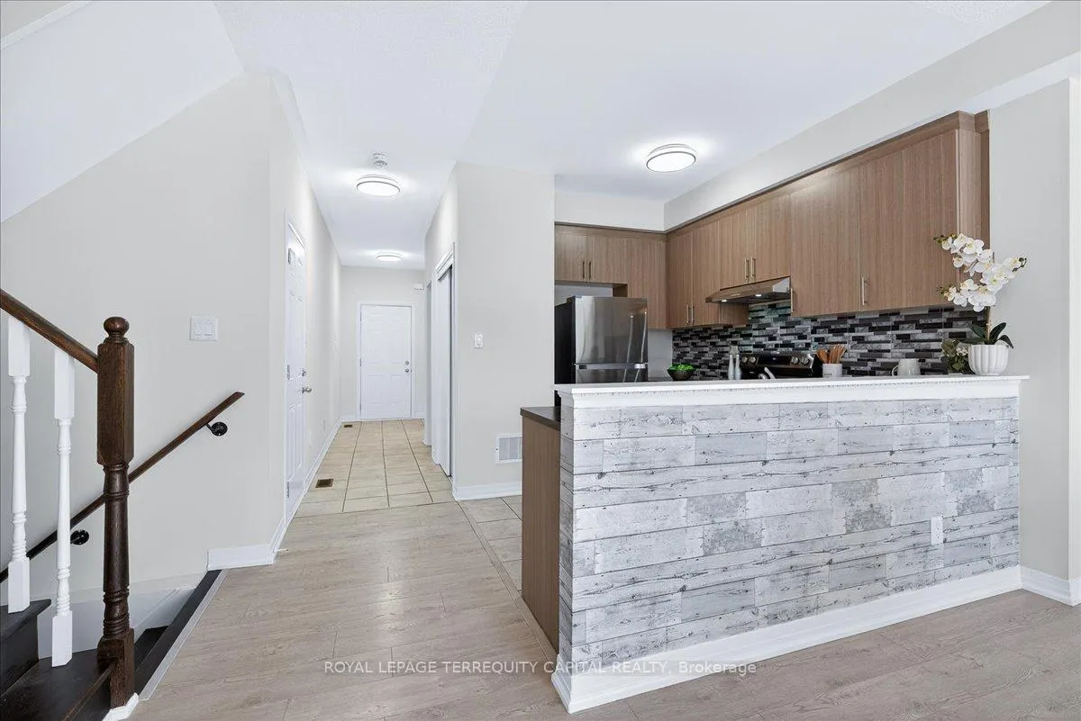 Photo 18 of 11 Bedford Estates Crescent, Barrie, Bayshore — HOMEH