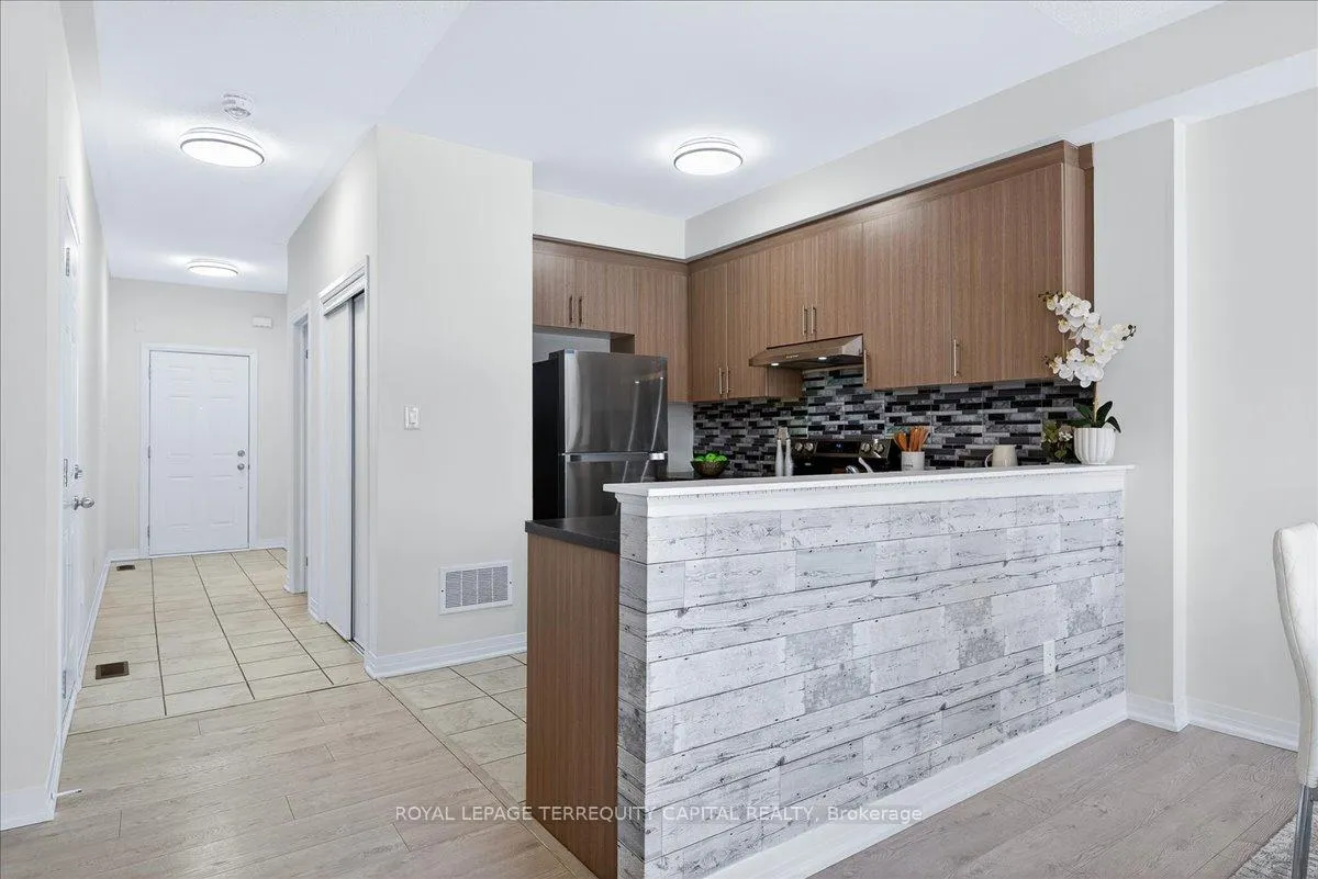 Photo 28 of 11 Bedford Estates Crescent, Barrie, Bayshore — HOMEH