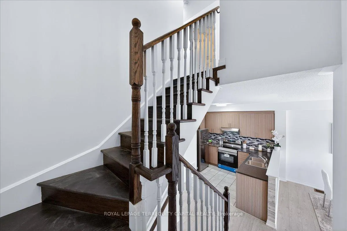 Photo 30 of 11 Bedford Estates Crescent, Barrie, Bayshore — HOMEH