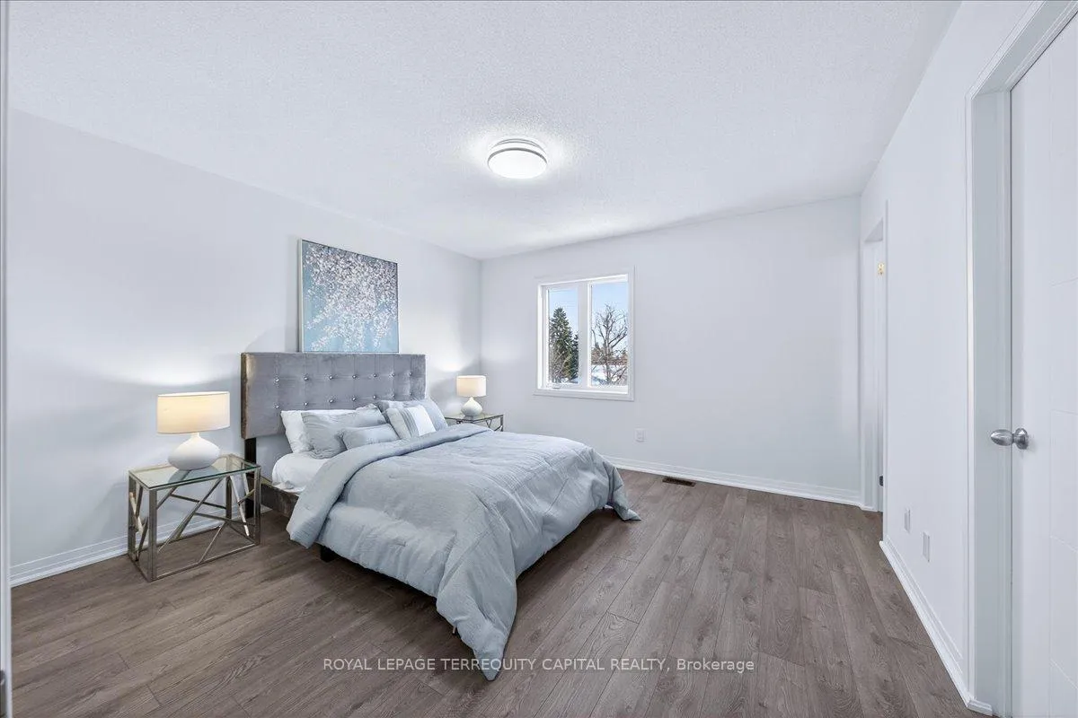 Photo 31 of 11 Bedford Estates Crescent, Barrie, Bayshore — HOMEH