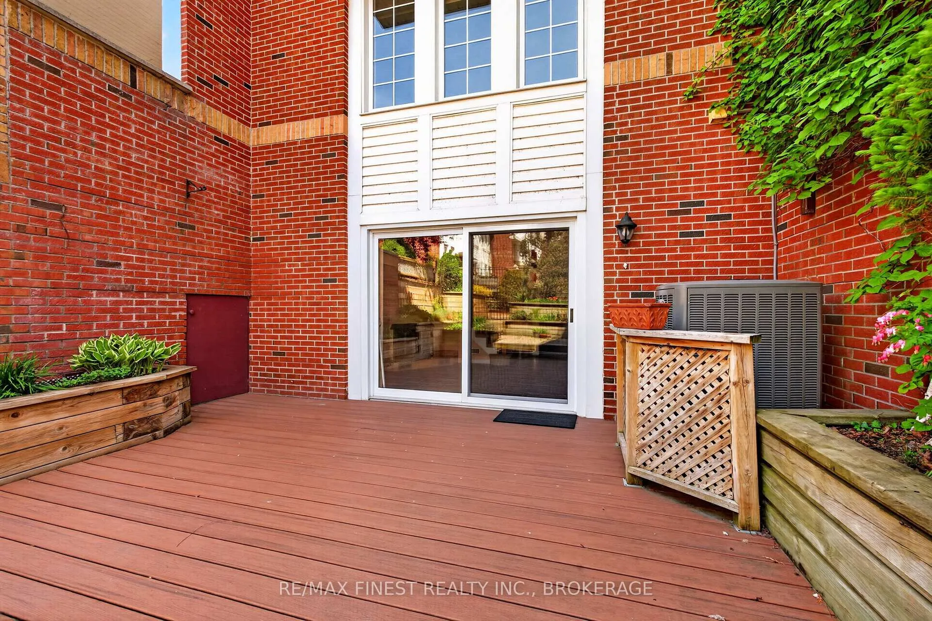 Photo 5 of Unit 16, 1 Place D'armes, Kingston, East of Sir John A. Blvd — HOMEH